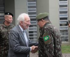 Darci Piana participa da troca de comando da 5ª Divisão de Exército, em Curitiba