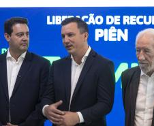 Ratinho Junior libera R$ 324 milhões para obras em nove municípios paranaenses