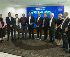 Ratinho Junior libera R$ 324 milhões para obras em nove municípios paranaenses