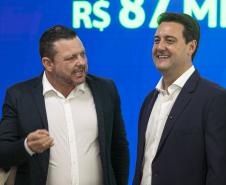 Ratinho Junior libera R$ 324 milhões para obras em nove municípios paranaenses