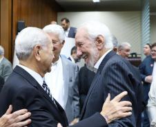 Darci Piana prestigia lançamento de livro que conta a história da política paranaense