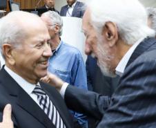 Darci Piana prestigia lançamento de livro que conta a história da política paranaense