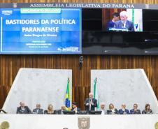 Darci Piana prestigia lançamento de livro que conta a história da política paranaense