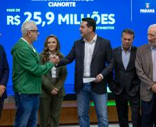 Ratinho Junior confirma R$ 372,5 milhões para 12 municípios de sete regiões