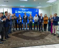 Ratinho Junior confirma R$ 372,5 milhões para 12 municípios de sete regiões