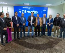 Ratinho Junior confirma R$ 372,5 milhões para 12 municípios de sete regiões