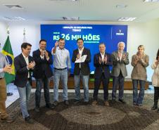 R$ 372 milhões: governador libera recursos para investimentos em 10 municípios