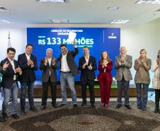 R$ 372 milhões: governador libera recursos para investimentos em 10 municípios