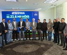 R$ 372 milhões: governador libera recursos para investimentos em 10 municípios