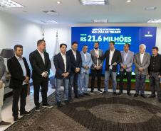R$ 372 milhões: governador libera recursos para investimentos em 10 municípios