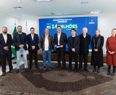Ratinho Junior libera R$ 442 milhões para obras em 10 municípios do Paraná