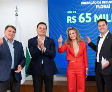 Ratinho Junior libera R$ 442 milhões para obras em 10 municípios do Paraná