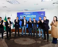 Ratinho Junior confirma R$ 741 milhões para infraestrutura urbana e rural de 12 municípios