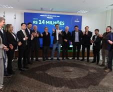 Ratinho Junior confirma R$ 741 milhões para infraestrutura urbana e rural de 12 municípios