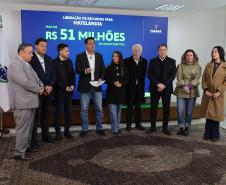 Ratinho Junior confirma R$ 741 milhões para infraestrutura urbana e rural de 12 municípios