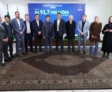 Governador Ratinho Junior confirma mais R$ 385,3 milhões em obras para 11 municípios
