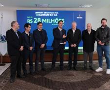 Ratinho Junior confirma R$ 565,6 milhões para 11 municípios do Estado