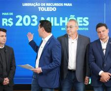 Ratinho Junior confirma quase R$ 890 milhões para obras e investimentos em 12 municípios