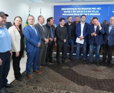 Ratinho Junior confirma quase R$ 890 milhões para obras e investimentos em 12 municípios