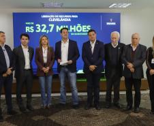 Governador libera R$ 350 milhões para obras e equipamentos em nove cidades