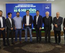 Governador libera R$ 350 milhões para obras e equipamentos em nove cidades