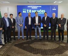 Governador libera R$ 350 milhões para obras e equipamentos em nove cidades
