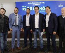 Governador libera R$ 350 milhões para obras e equipamentos em nove cidades