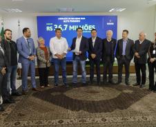 Governador libera R$ 350 milhões para obras e equipamentos em nove cidades