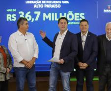 Governador libera R$ 350 milhões para obras e equipamentos em nove cidades