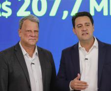 Governador libera R$ 350 milhões para obras e equipamentos em nove cidades