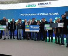 Ratinho Junior assina maior PPP da educação do Brasil para construir 40 colégios no Paraná