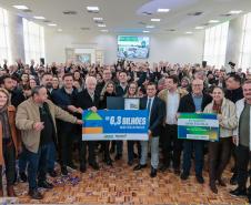 Ratinho Junior assina maior PPP da educação do Brasil para construir 40 colégios no Paraná