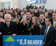 Ratinho Junior assina maior PPP da educação do Brasil para construir 40 colégios no Paraná
