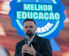 Ratinho Junior assina maior PPP da educação do Brasil para construir 40 colégios no Paraná
