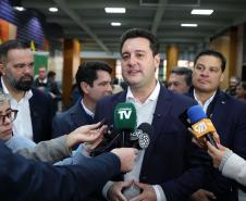Alfabetiza Juntos: governador entrega prêmios a escolas municipais com melhores resultados