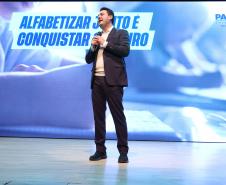Alfabetiza Juntos: governador entrega prêmios a escolas municipais com melhores resultados