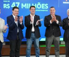 Ratinho Junior confirma mais de R$ 453 milhões para obras em 11 municípios