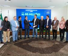 Ratinho Junior confirma mais de R$ 453 milhões para obras em 11 municípios