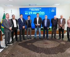 Ratinho Junior confirma mais de R$ 453 milhões para obras em 11 municípios