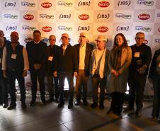 Governador em exercício destaca produção avícola paranaense em evento do setor
