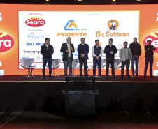Governador em exercício destaca produção avícola paranaense em evento do setor