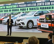 Em reunião com taxistas, governador destaca linha de crédito para a categoria