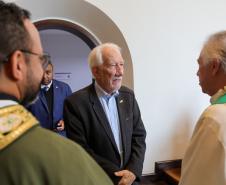 Darci Piana recebe imagem peregrina de Nossa Senhora do Rocio no Palácio Iguaçu