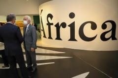 MON abre exposição de arte africana com peças doadas por uma das maiores coleções do País