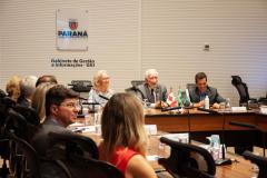 Alunos em intercâmbio no Canadá fazem videoconferência com diplomatas no Brasil