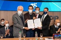 Educação firma acordo com TCE-PR para multiplicar jovens fiscalizadores das contas públicas