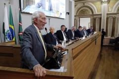 Piana acompanha homenagem ao empresário Carlos Beal, presidente da Apras