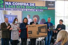 Mais 1,3 mil kits com TV e computador são entregues a escolas estaduais da RMC