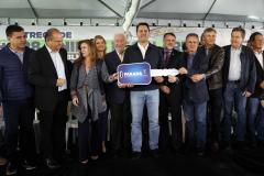 Governador entrega 128 ônibus escolares e 45 novas viaturas para as forças de segurança pública
