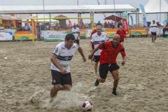 Futebol das Estrelas reúne veteranos paranaenses nas areias de Caiobá 